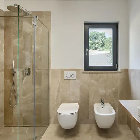Erdgeschosswohnung Moonlight Mit Terrasse דירה Karpinjan