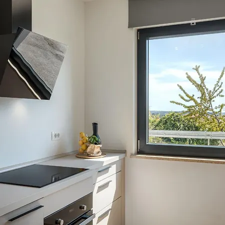 Erdgeschosswohnung Moonlight Mit Terrasse Karpinjan