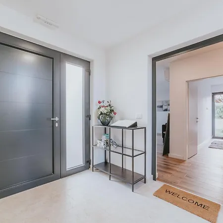 Erdgeschosswohnung Moonlight Mit Terrasse Apartment Karpinjan
